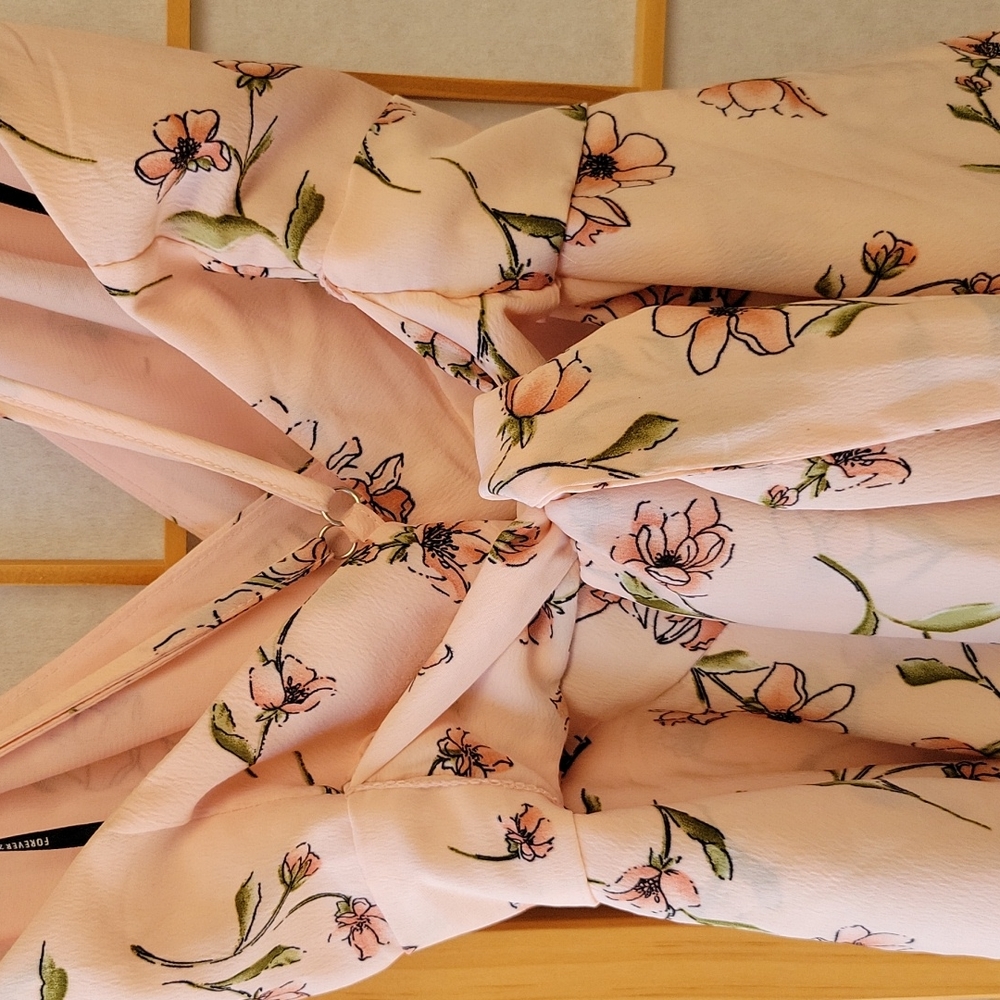 Pink flowy romper - Picture 4 of 4